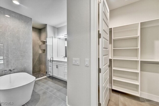 Building Photo - 2602 SW 27th St