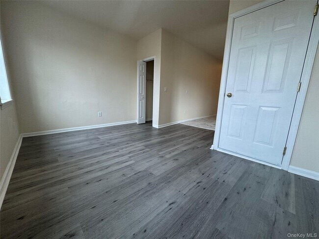 Building Photo - 284 Main St