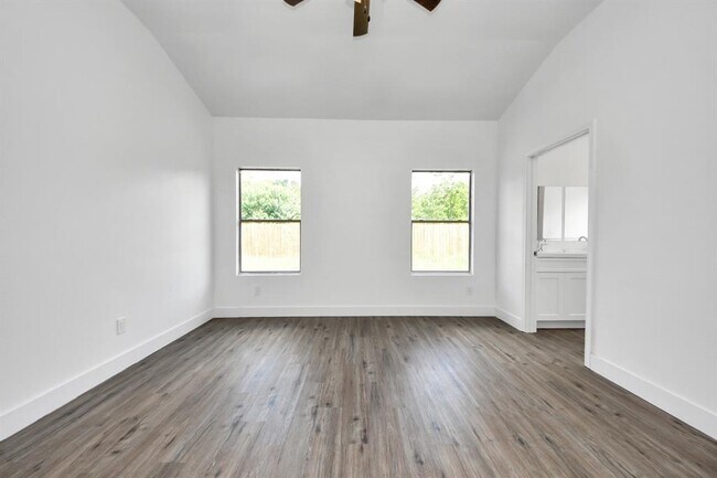 Building Photo - 23714 N Newport Bend