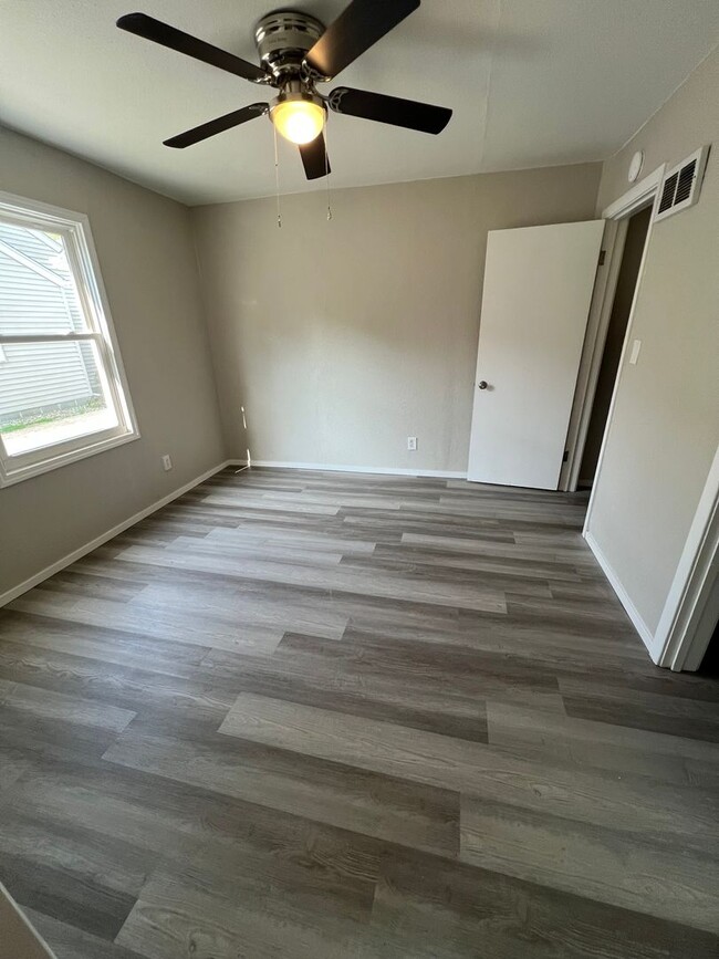 Building Photo - Completely Updated 3 Bedroom 2 Full Bath