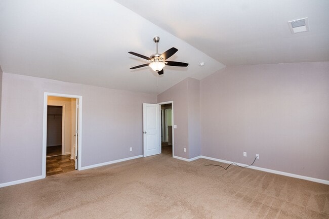 Building Photo - Beautifully 4-bedroom, 2.5-bathroom spacio...