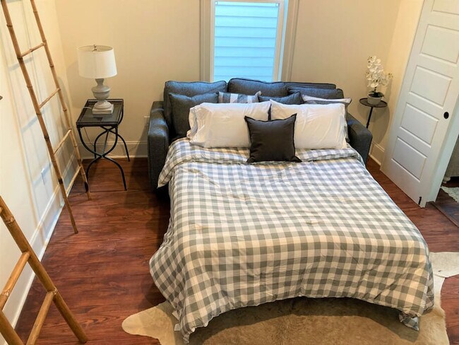 Building Photo - 2209 Louisiana Ave