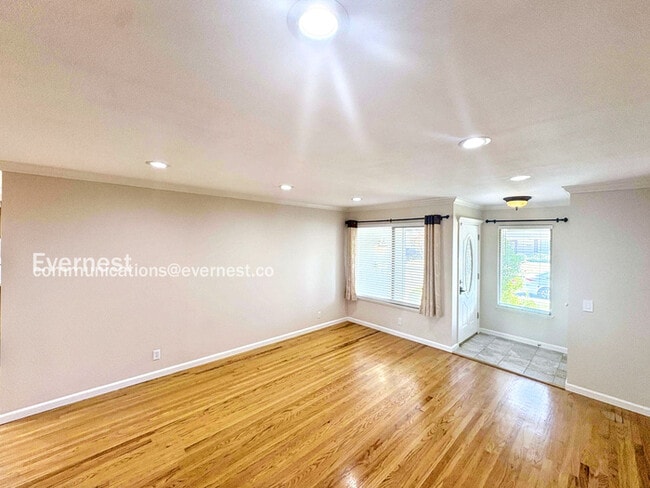 Building Photo - 108 Madora Pl