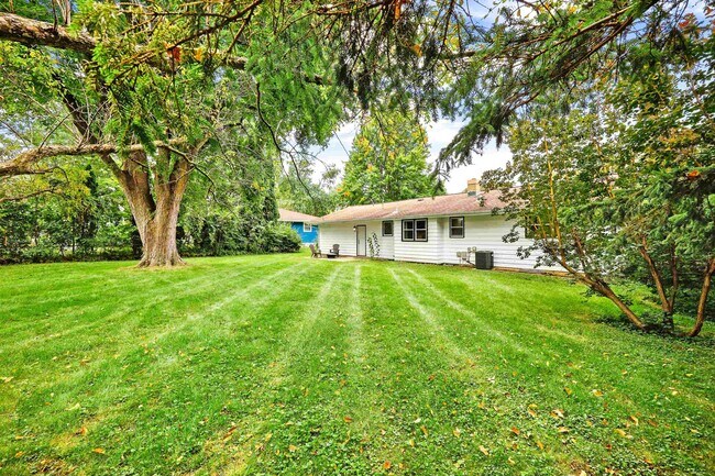 Building Photo - 2728 Florann Dr