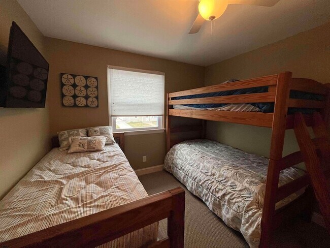 Building Photo - 406 N Dorset Ave