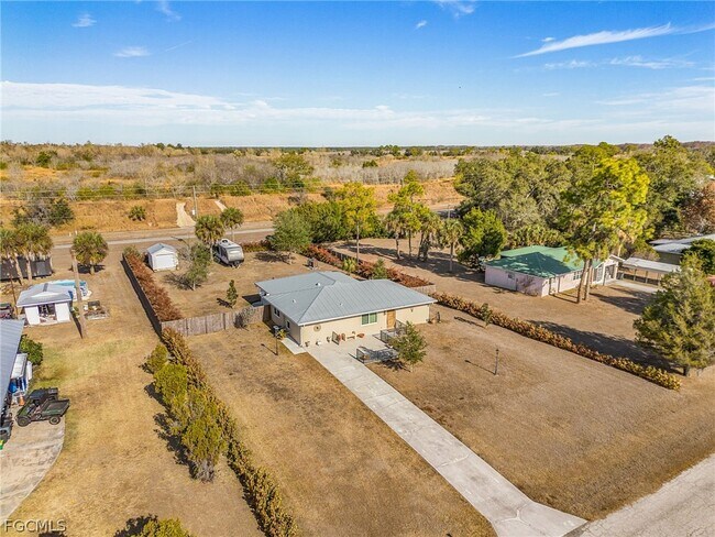 Building Photo - 985 Quail Run