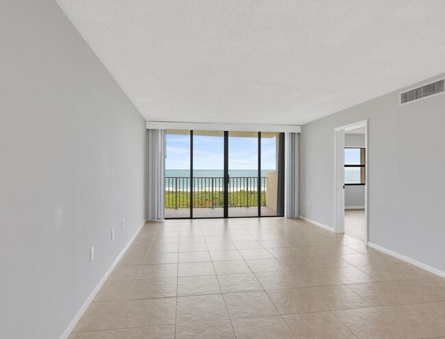 Building Photo - 3200 N Hwy A1A