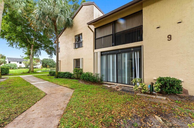 Building Photo - 3757 Cocoplum Cir