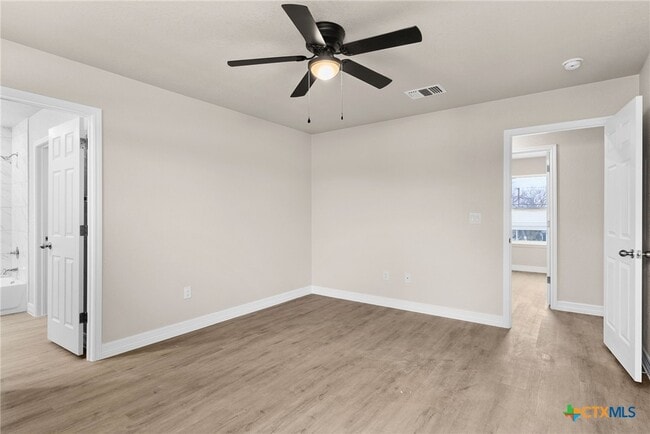 Building Photo - 803 Meadow Cir