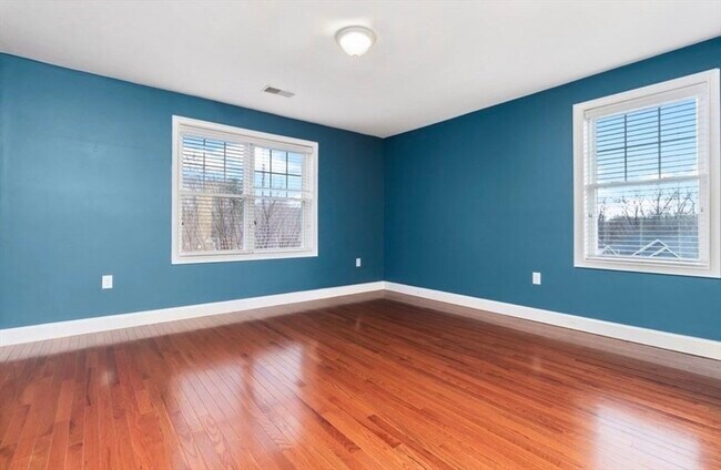 Building Photo - 38 Webster St