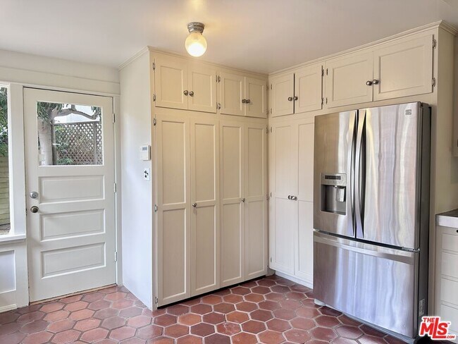 Building Photo - 2216 Meade Pl