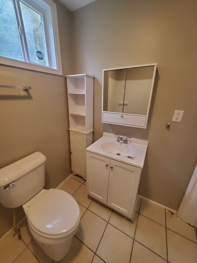 Building Photo - 509 Parkview Dr