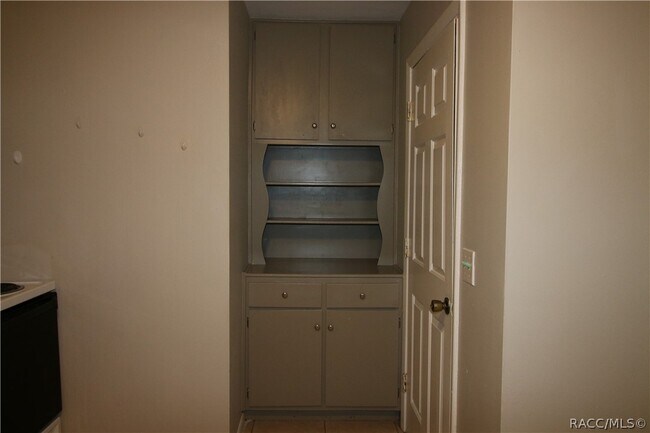 Building Photo - 13 S Washington St