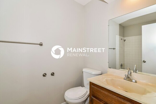 Building Photo - 4 Bedroom Pet-Friendly Home in BELTON, MO with Main Street Renewal
