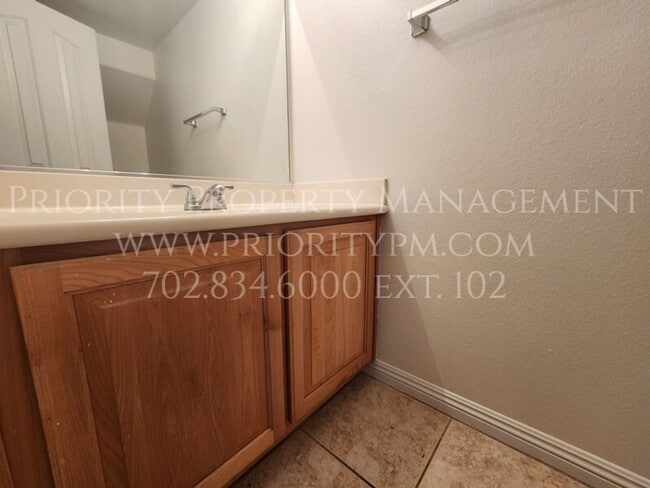 Building Photo - ~3 Bedroom Northwest Townhome ~ 1400sq. ft...