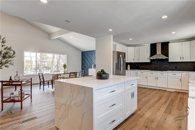 Building Photo - 2685 S Tenaya Way