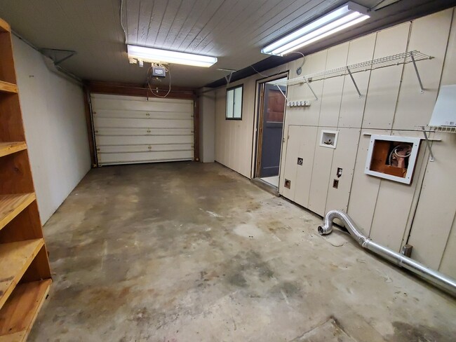 Building Photo - 906 Rd 46