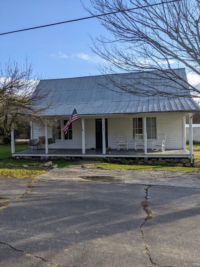 Building Photo - Barnardsville Rental!