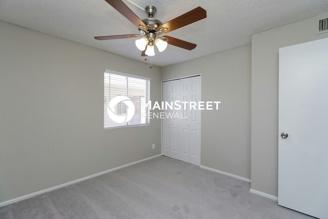 Building Photo - 4 Bedroom Pet-Friendly Home in Phoenix, AZ with Main Street Renewal