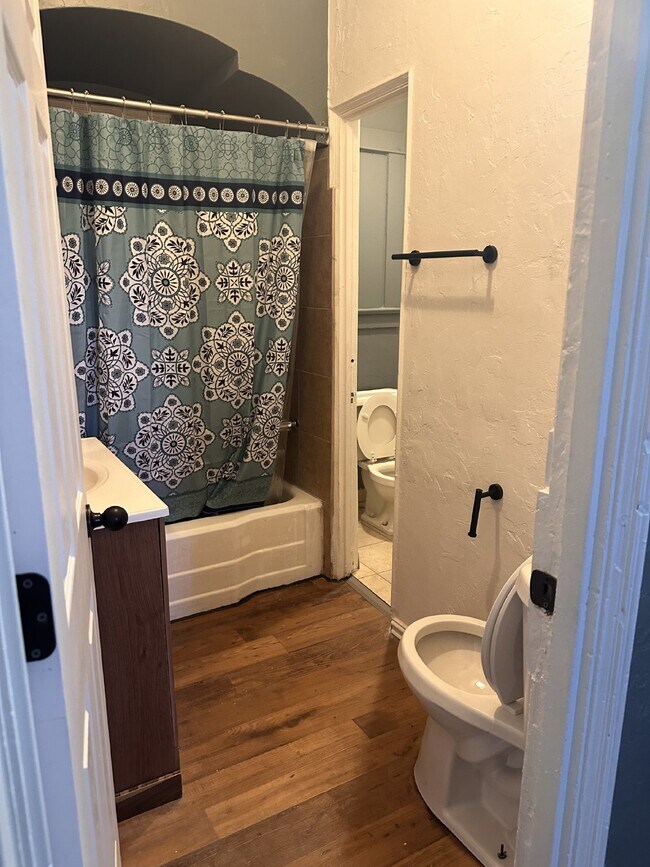 Building Photo - Delightful and Cozy 3bdrm 1bath Home For R...