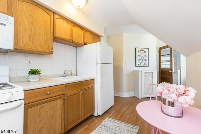 Building Photo - 11 Mountain View Pl