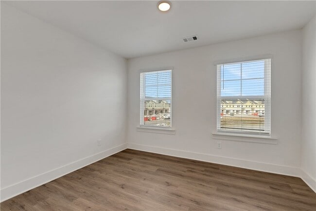 Building Photo - 375 S Port Pkwy