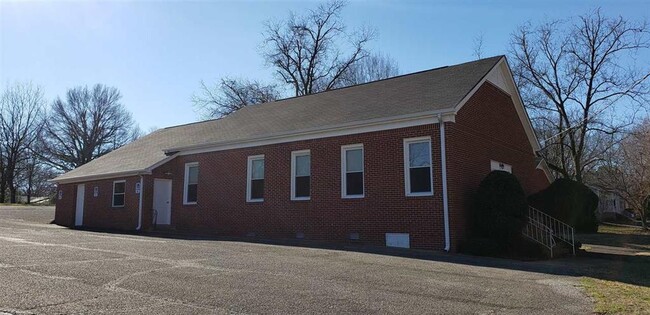 Building Photo - 2031 W Main St. Milan, TN 38358