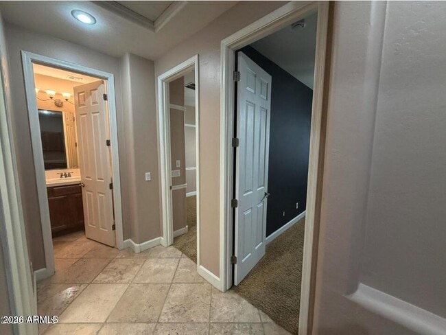 Building Photo - 421 W Wisteria Pl