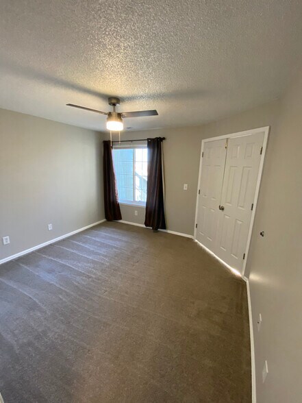 Building Photo - 882 S Reed Ct