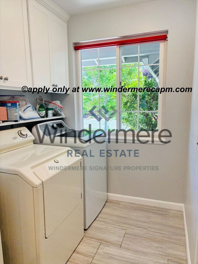 Building Photo - Beautiful 3BD/ 2BA Arden Arcade Home with Spacious Yard In Highly Desirable Location!