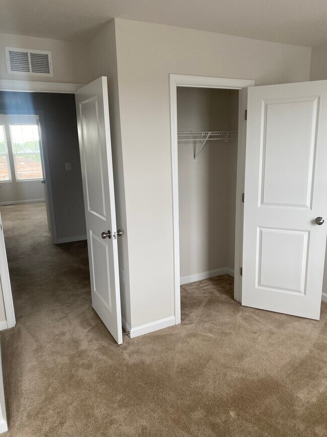 Building Photo - 36 Anthem St