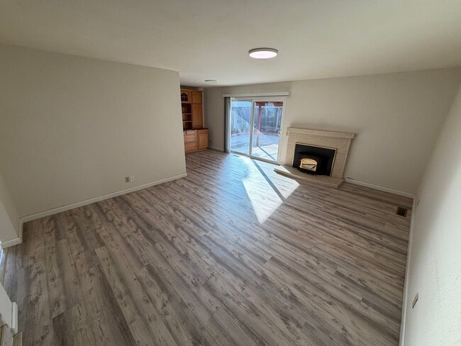 Building Photo - Livermore Single Story 3 bed / 2 bath, serene neighborhood, backyard,  Close to downtown, 580 and...