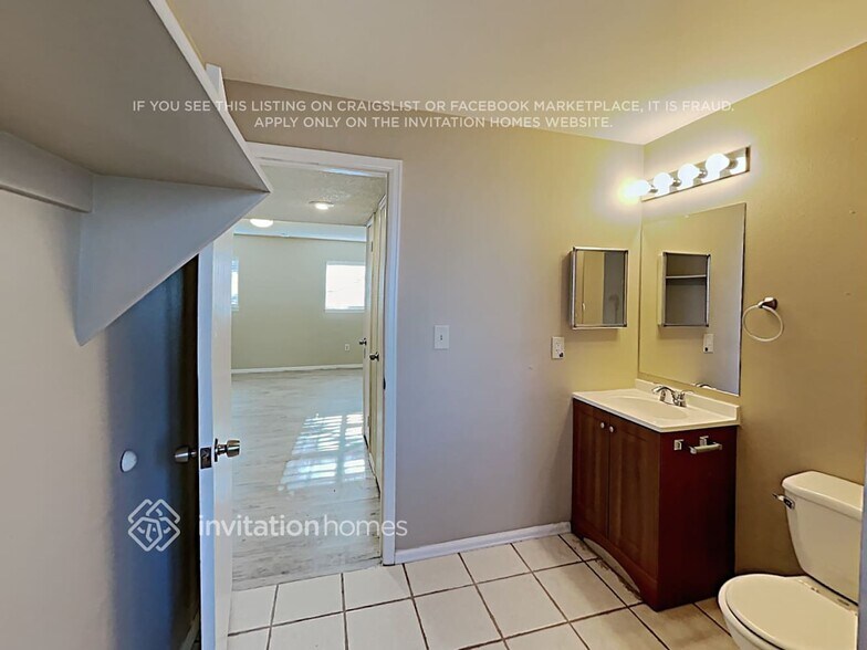 Building Photo - 18821 E Oregon Dr