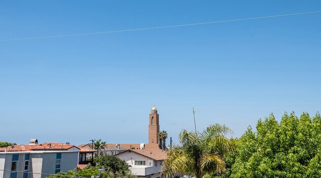 Building Photo - 724 13th St