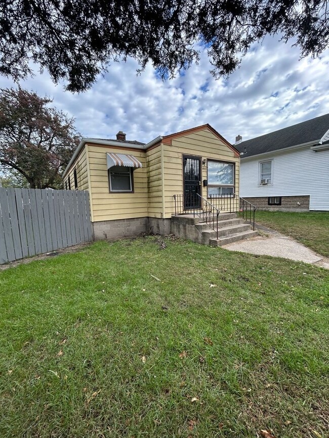 Building Photo - COZY HOME LOCATED CLOSE TO EVERYTHING!