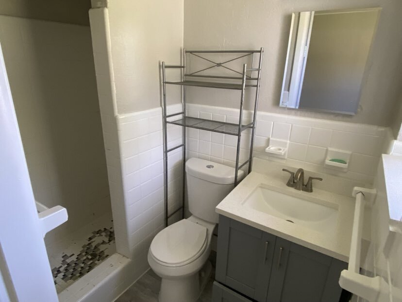 Building Photo - 3913 Silver Palm Dr