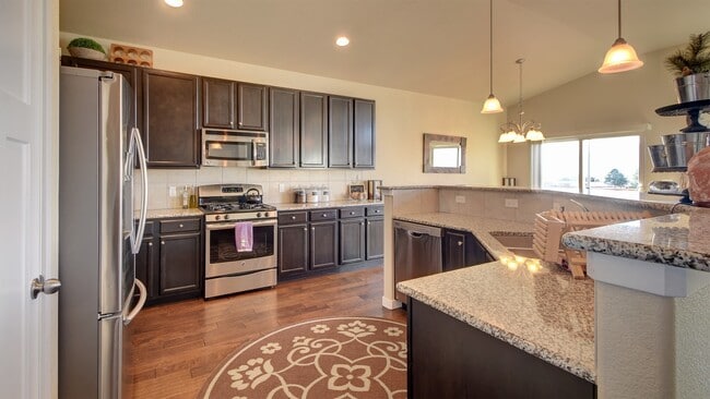 Building Photo - 5 Bedroom Ranch Home on North End