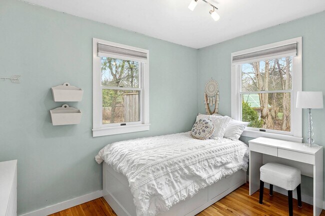 Building Photo - 23 Town Ln