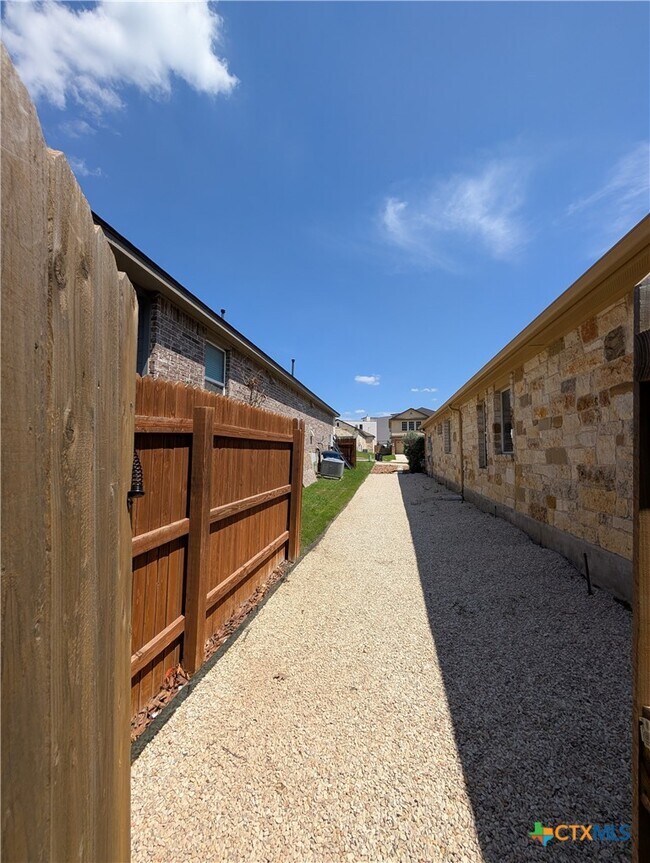 Building Photo - 2937 Post Oak Cir