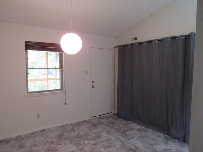 Building Photo - Contact Peggy  501 676 1758 or Heather 501...