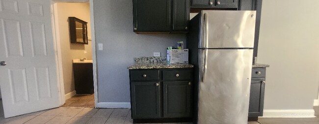 Building Photo - 1415 E 75th St