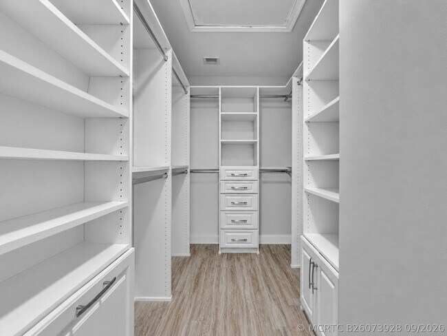 Building Photo - 7834 Oak Grove Cir