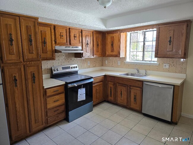 Building Photo - 100 Mark Ln