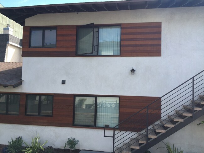 Building Photo - 521 Indiana St