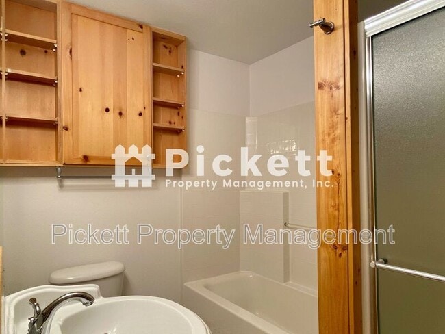Building Photo - 4673 NW Walgren Dr
