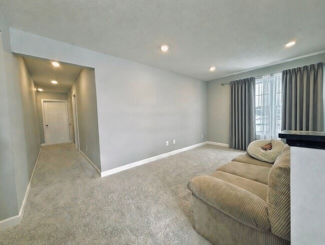 Building Photo - Beautiful New Construction 5bed 4bath Home in Otsego