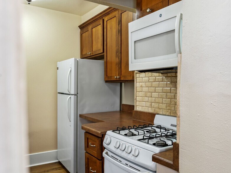 Building Photo - 1460 Gaviota Ave