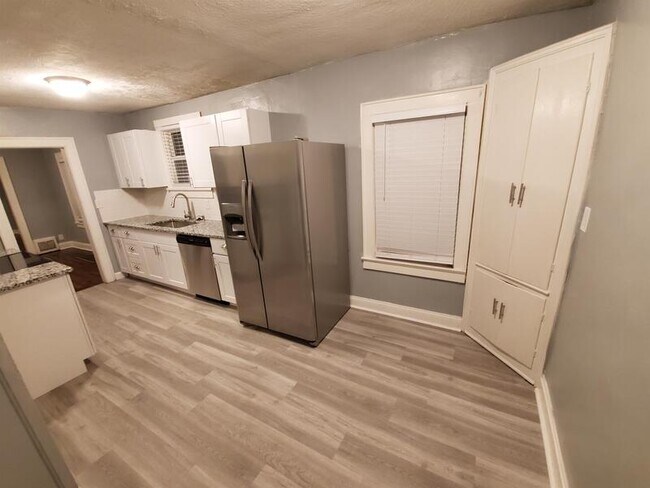 Building Photo - 1192 E 66 St