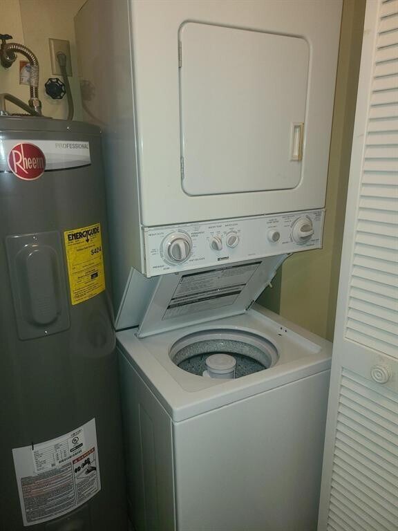 Building Photo - 565 Oaks Ln