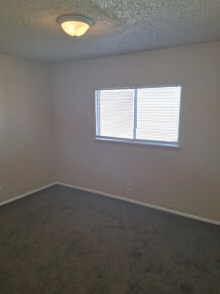 Building Photo - 874 Fillmore Dr